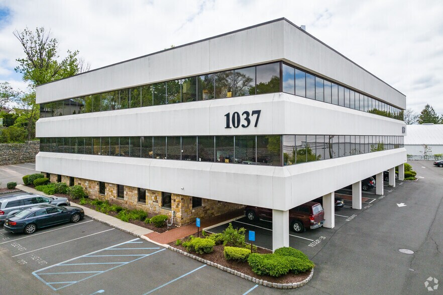 1037 Route 46 E, Clifton, NJ à louer - Photo principale – Image 1 sur 16