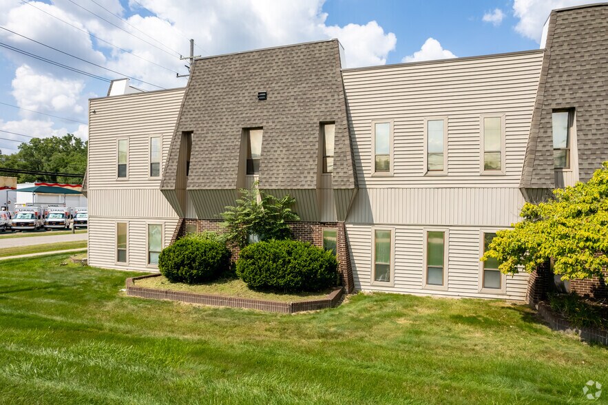 22511 Telegraph Rd, Southfield, MI à louer - Photo de l’immeuble – Image 2 sur 5