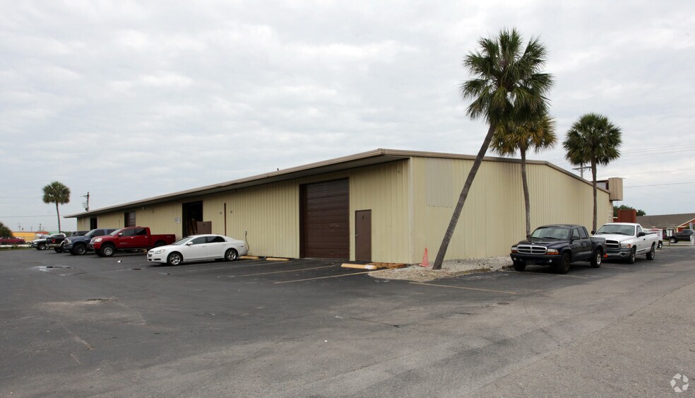 1056 NE Pine Island Rd, Cape Coral, FL à vendre - Photo de l’immeuble – Image 2 sur 7
