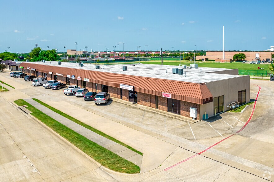 705 N Greenville Ave, Allen, TX à louer - Photo de l’immeuble – Image 3 sur 5