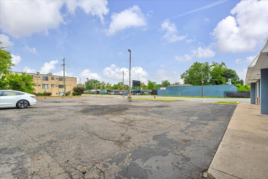 12010 Greenfield Rd, Detroit, MI à vendre - Photo de l’immeuble – Image 2 sur 26
