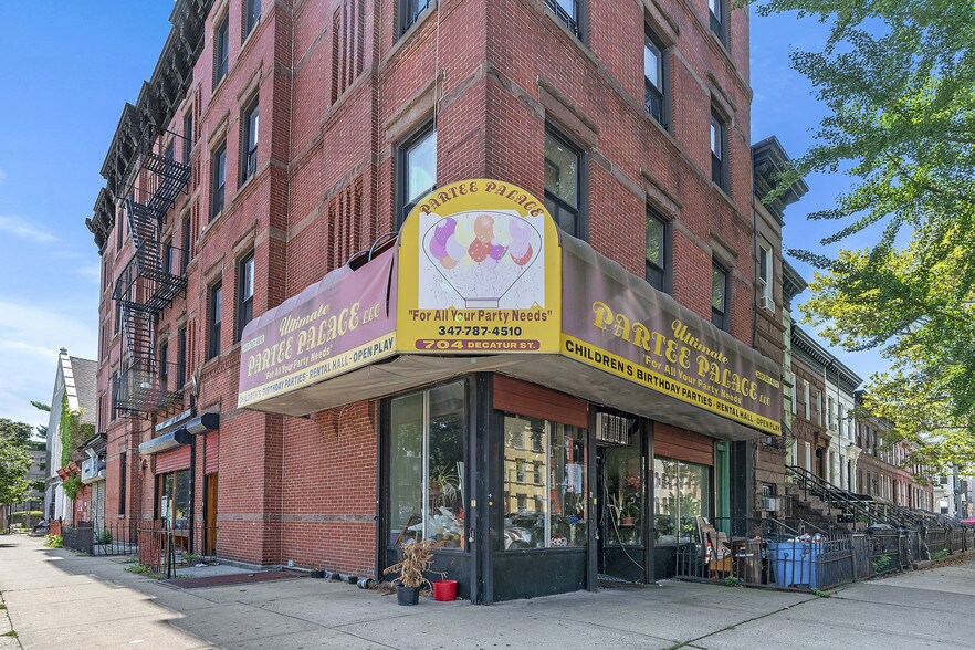 704 Decatur St, Brooklyn, NY à louer - Photo de l’immeuble – Image 3 sur 3