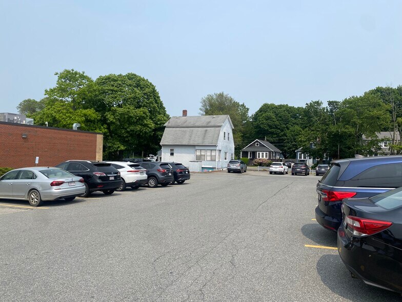 152 Central St, Stoneham, MA à louer - Photo de l’immeuble – Image 3 sur 3