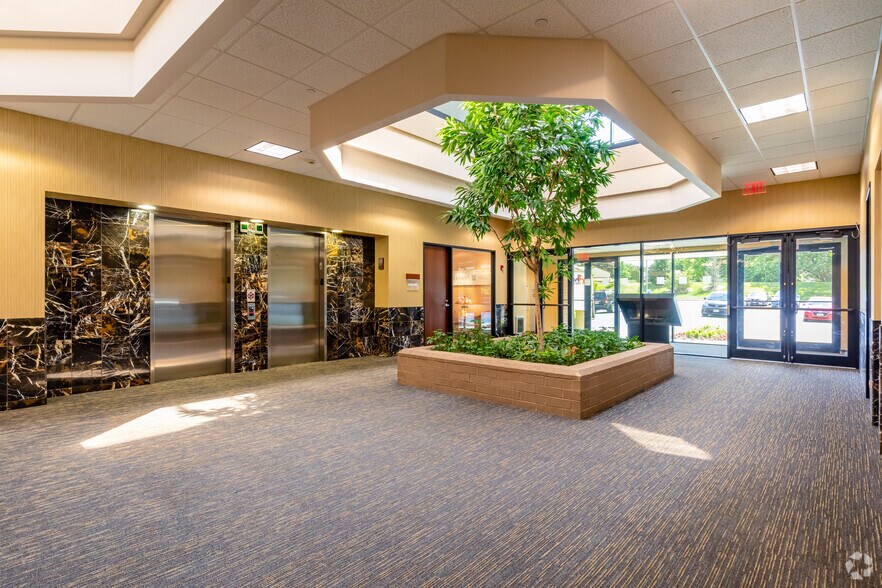 1730 Park St, Naperville, IL à vendre - Hall d’entrée – Image 3 sur 13