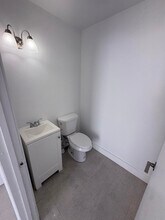 1360 SW 8th St, Pompano Beach, FL à louer Photo intérieure– Image 2 sur 5