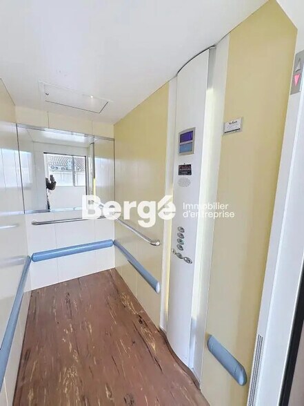 Bureau dans Mougins à louer - Photo de l’immeuble – Image 3 sur 5