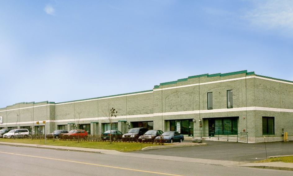 982-1002 Rue Jean-Neveu, Longueuil, QC à louer Photo principale– Image 1 sur 2
