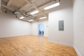219 Dufferin St, Toronto, ON à louer Photo de l’immeuble– Image 2 sur 7