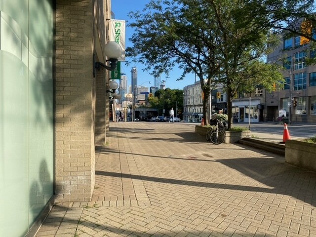 1177 Yonge St, Toronto, ON à louer - Photo de l’immeuble – Image 3 sur 9