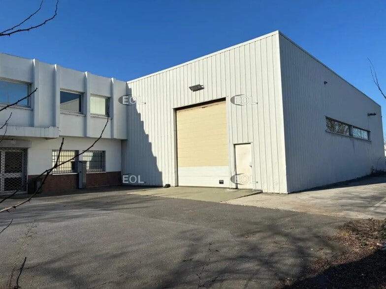 Local d’activités dans Valenton à louer - Photo de l’immeuble – Image 3 sur 12