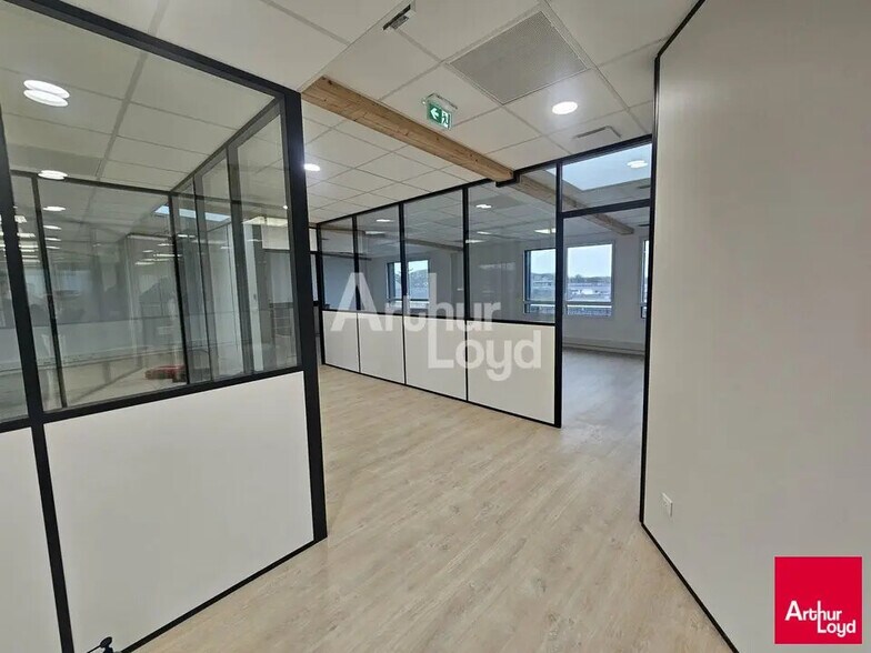 Bureau dans Beaucouzé à louer - Photo de l’immeuble – Image 2 sur 4