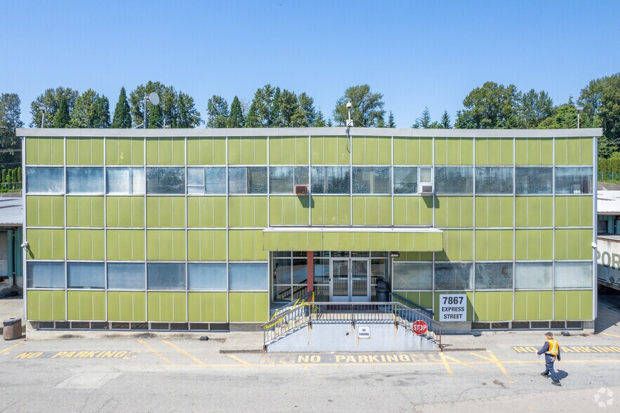 7867 Express St, Burnaby, BC à louer - Photo de l’immeuble – Image 3 sur 6