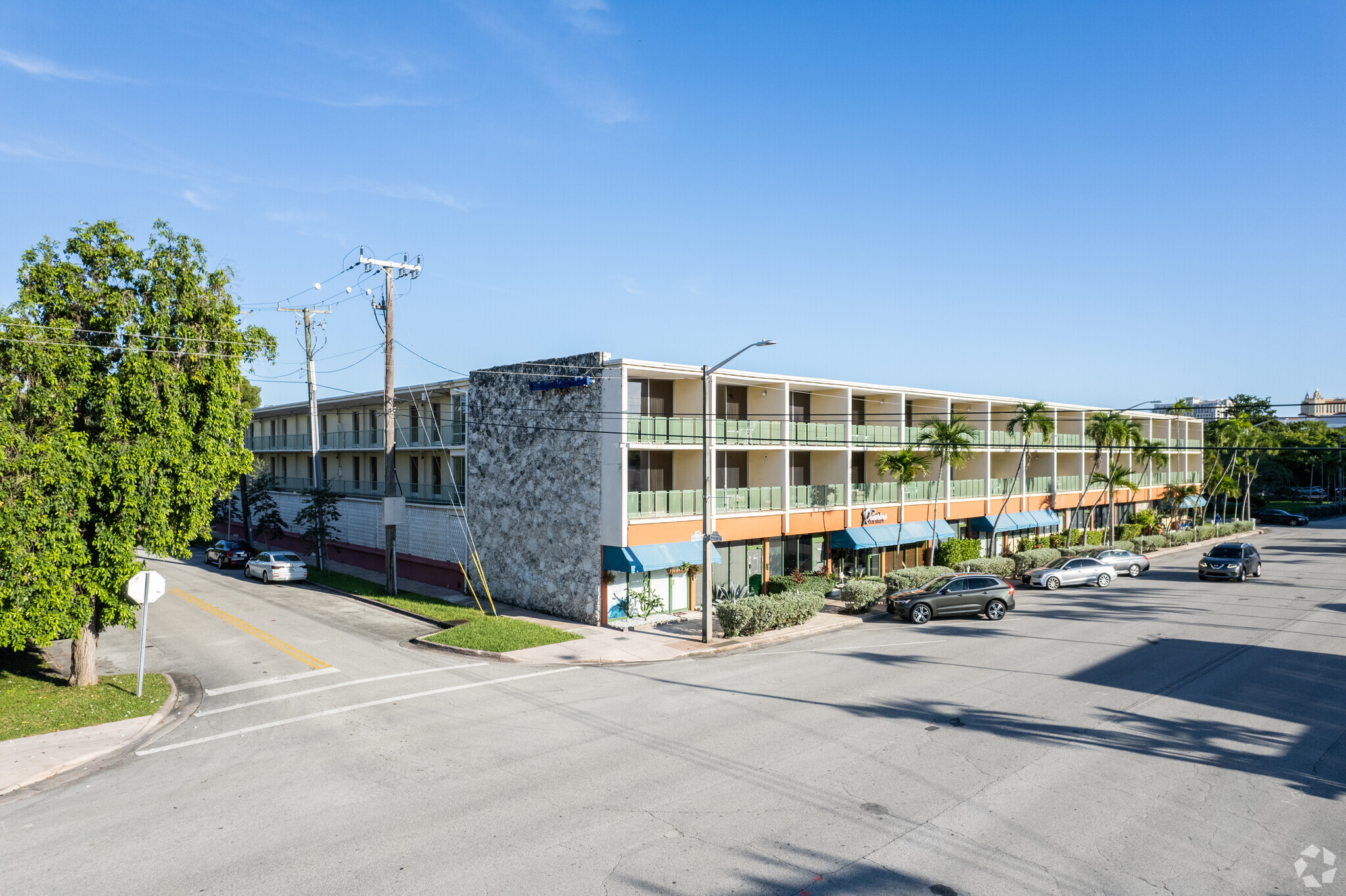 1101-1111 E Ponce De Leon Blvd, Miami, FL à vendre Photo principale– Image 1 sur 6