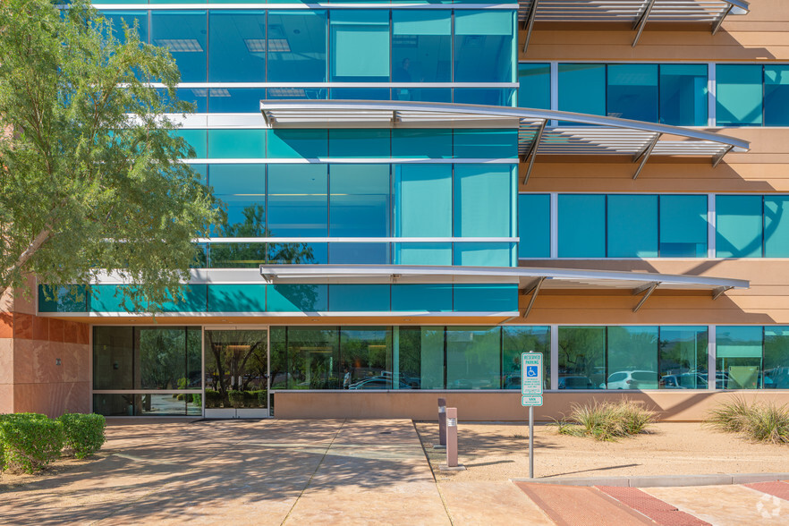17550 N Perimeter Dr, Scottsdale, AZ à louer - Photo de l’immeuble – Image 3 sur 7