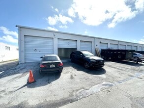 5149-5199 NE 12th Ave, Oakland Park, FL à louer Photo intérieure– Image 2 sur 8