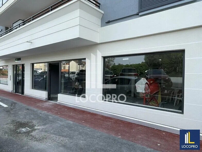Local commercial dans La Roquette-sur-Siagne à louer - Photo de l’immeuble – Image 1 sur 4
