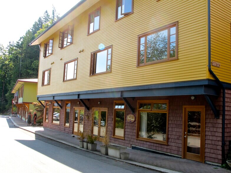 566 Artisan Lane, Bowen Island, BC à vendre - Photo de l’immeuble – Image 2 sur 5