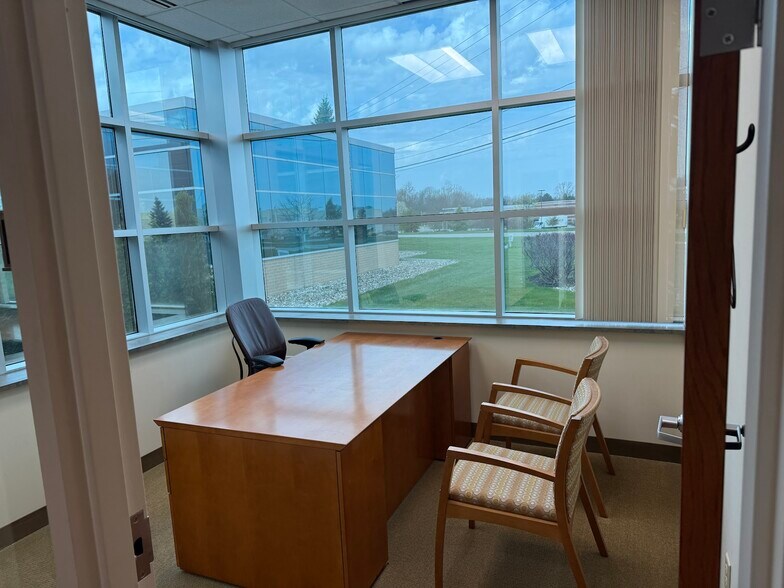 8235 N Holly Rd, Grand Blanc, MI à louer - Photo intérieure – Image 2 sur 18