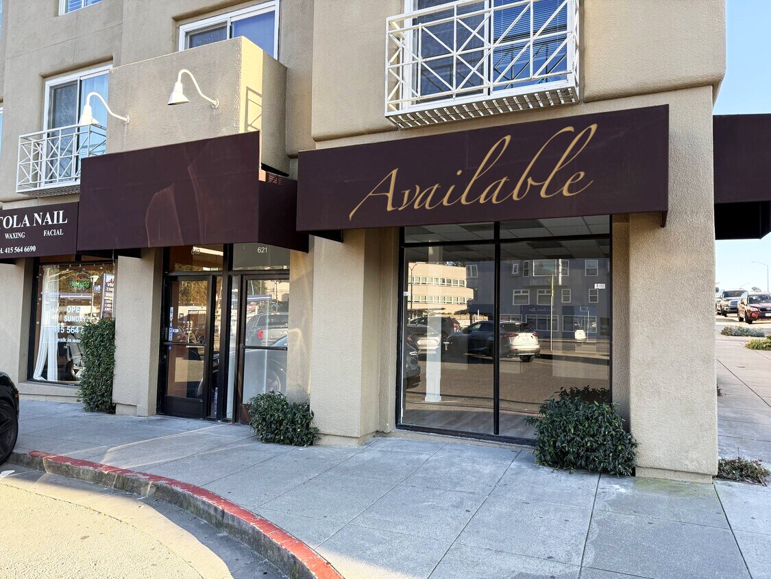 601-621 Portola Dr, San Francisco, CA à louer Photo de l’immeuble– Image 1 sur 1