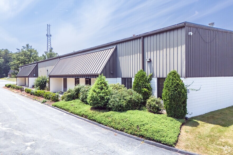 200 Riggenbach Rd, Fall River, MA à louer - Photo de l’immeuble – Image 2 sur 10