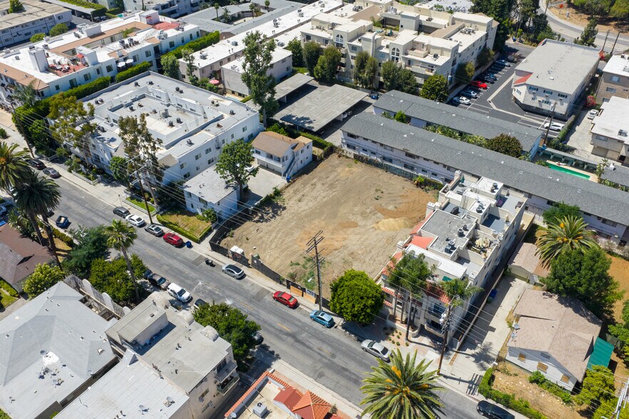 11031 Aqua Vista St, Studio City, CA à vendre - Photo de l’immeuble – Image 2 sur 7