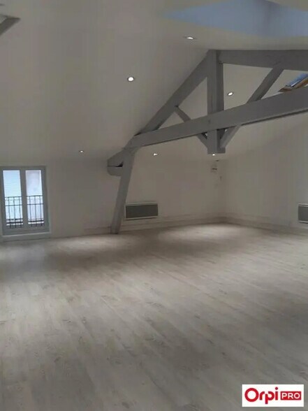 Local commercial dans Valence à louer - Photo intérieure – Image 3 sur 4