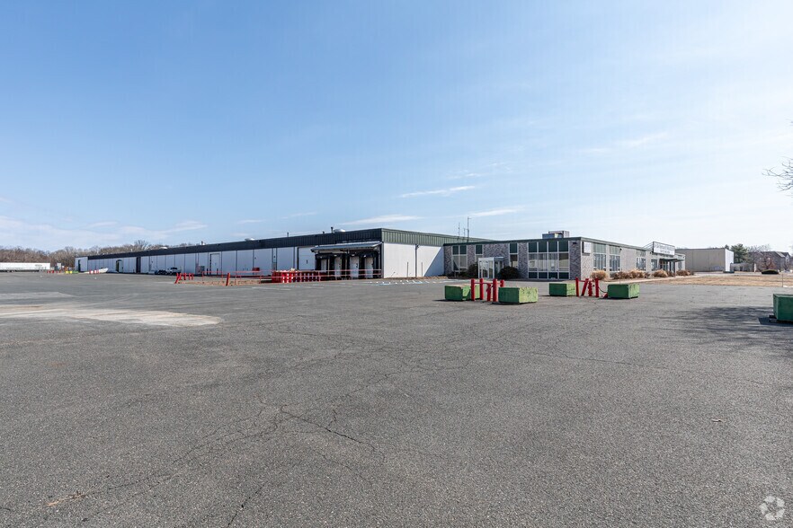 295 Ella Grasso Tpke, Windsor Locks, CT à louer - Photo de l’immeuble – Image 1 sur 8