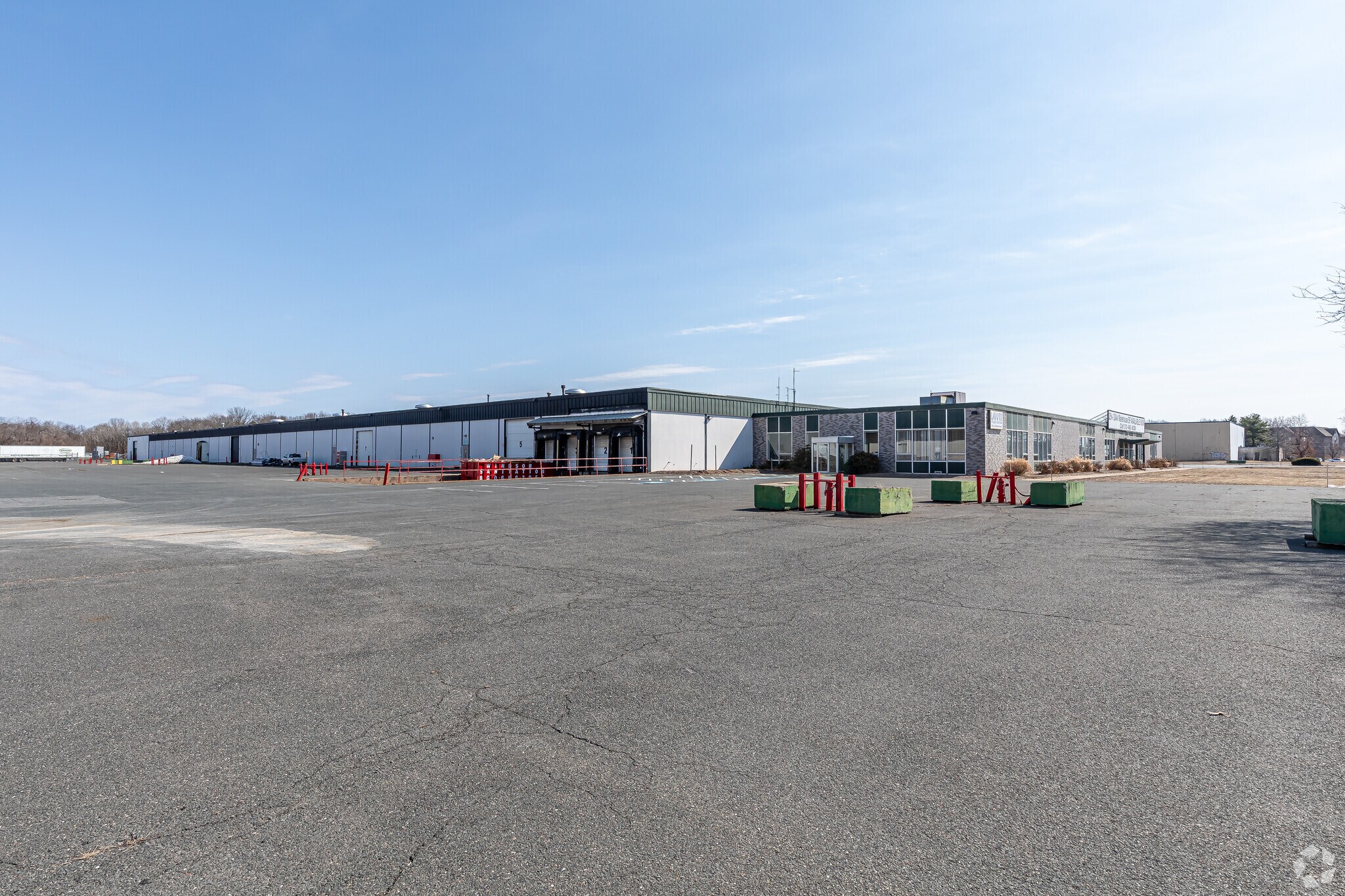 295 Ella Grasso Tpke, Windsor Locks, CT à louer Photo de l’immeuble– Image 1 sur 9