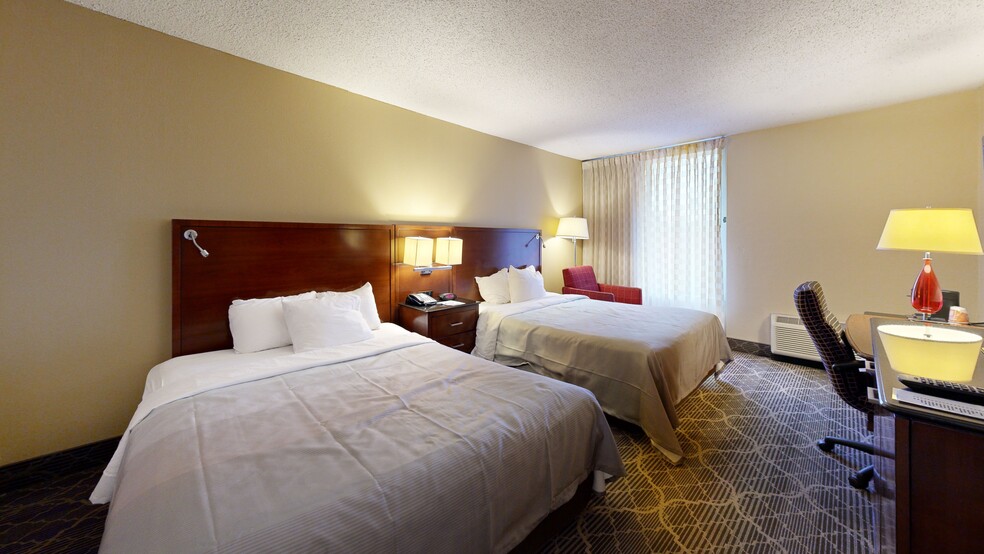 Court Order Sale | Dual-Branded Hotel portefeuille de 2 biens à vendre sur LoopNet.fr - Numérisation 3D Matterport – Image 3 sur 27