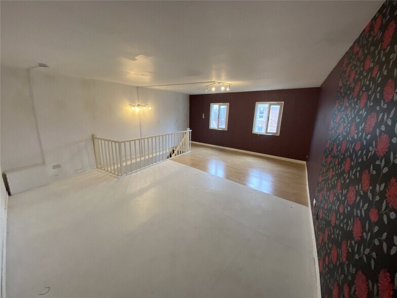 18-18A The Springs, Wakefield à vendre - Photo intérieure – Image 3 sur 8