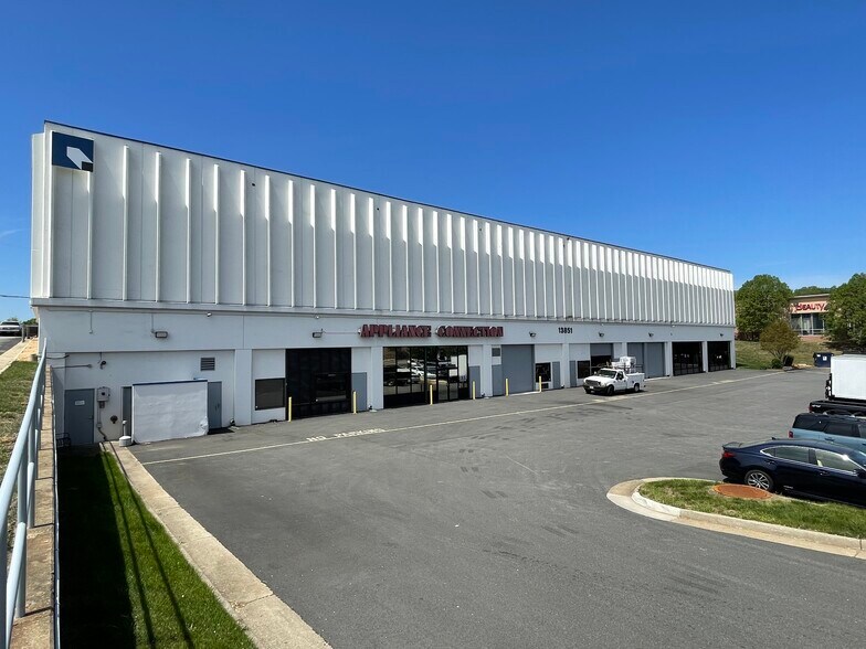 13851 Telegraph Rd, Woodbridge, VA à vendre - Photo de l’immeuble – Image 2 sur 4