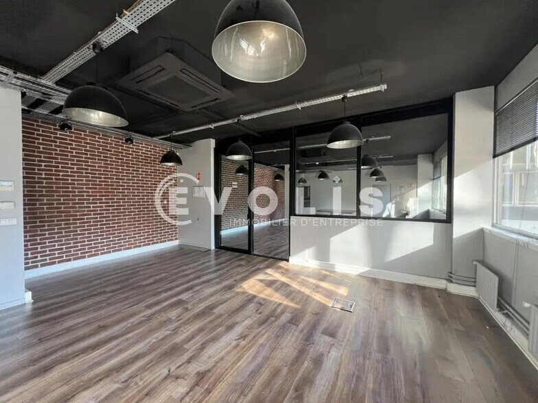 Bureau dans Fontenay-sous-Bois à louer - Photo de l’immeuble – Image 3 sur 7