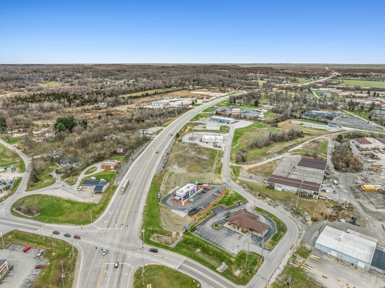 1504 Wilkins Way, Mitchell, IN à vendre - Aérien – Image 3 sur 6