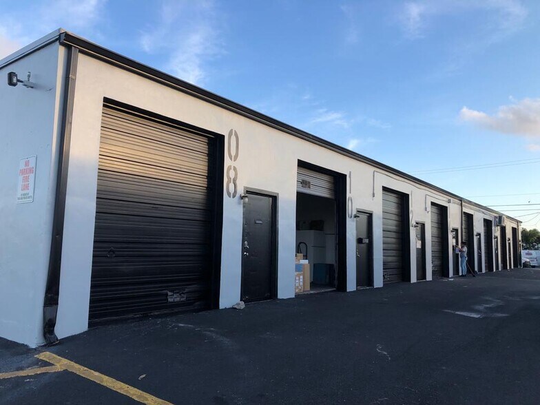 5615 NW 8th St, Margate, FL à vendre - Photo de l’immeuble – Image 3 sur 16