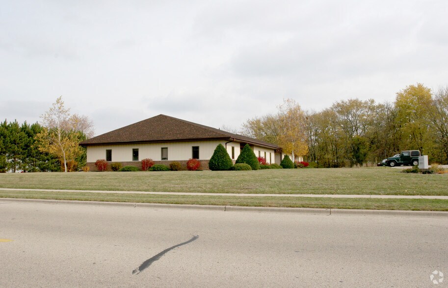 550 N Burr Oak Ave, Oregon, WI à louer - Photo principale – Image 1 sur 2