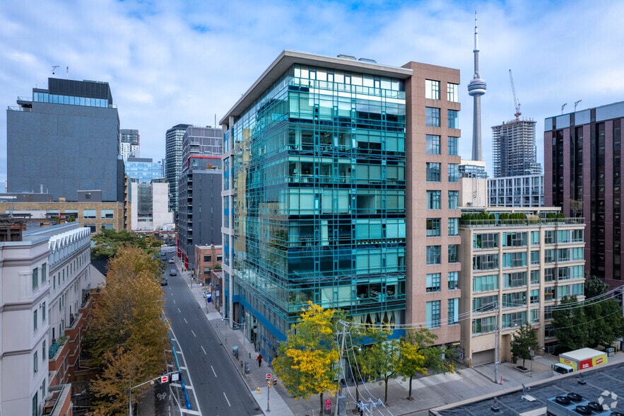 477 Richmond St W, Toronto, ON à louer - Photo de l’immeuble – Image 2 sur 6
