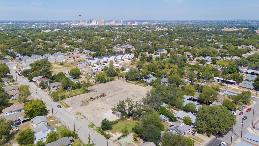 1349 Essex st, San Antonio, TX à vendre - Photo de l’immeuble – Image 2 sur 4