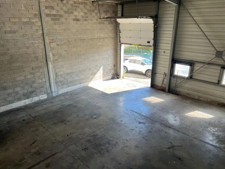 Industriel/Logistique dans La Seyne-sur-Mer à louer - Photo de l’immeuble – Image 3 sur 4