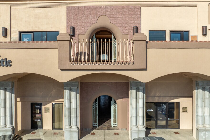 2292 W Magee Rd, Tucson, AZ à louer - Photo de l’immeuble – Image 2 sur 14