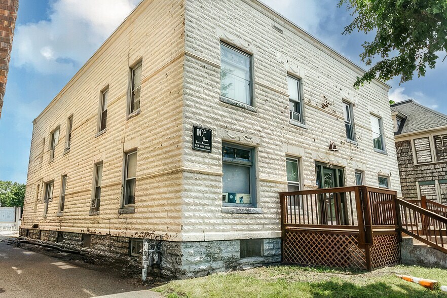 2715 Hennepin Ave, Minneapolis, MN à vendre - Photo de l’immeuble – Image 1 sur 1