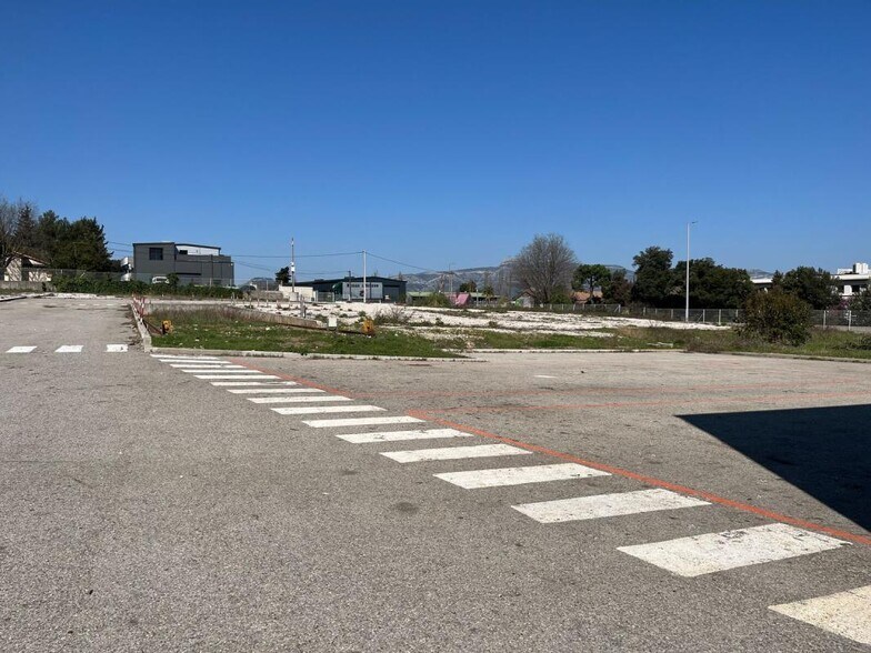 Avenue De Fontfrège, Gémenos à louer - Photo de l’immeuble – Image 3 sur 9