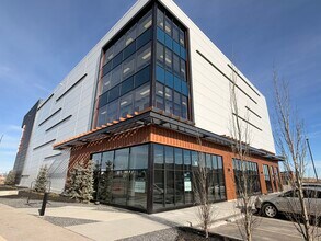 115 Water St SE, Calgary, AB à louer Photo de l’immeuble– Image 1 sur 4