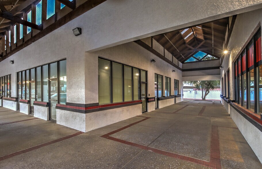 6360-6480 W Flamingo Rd, Las Vegas, NV à louer - Photo de l’immeuble – Image 3 sur 7