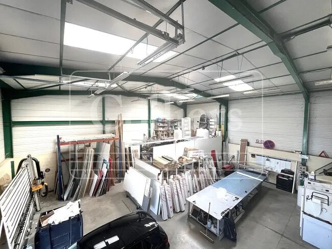 Plus de détails pour Local d'activités à louer