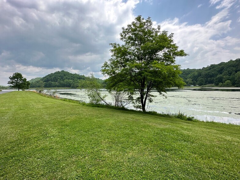 14224 Mud Fork, Falls Mills, VA à vendre - Photo de l’immeuble – Image 3 sur 19
