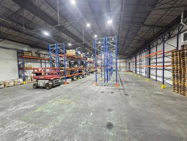 Plus de détails pour Local d'activités à louer