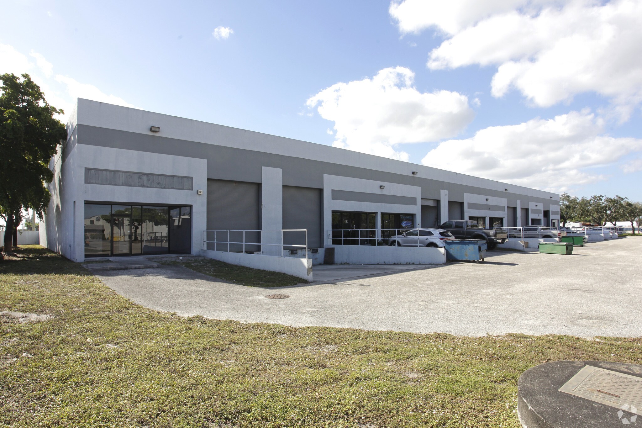 2001 NW 15th Ave, Pompano Beach, FL à louer Photo de l’immeuble– Image 1 sur 21