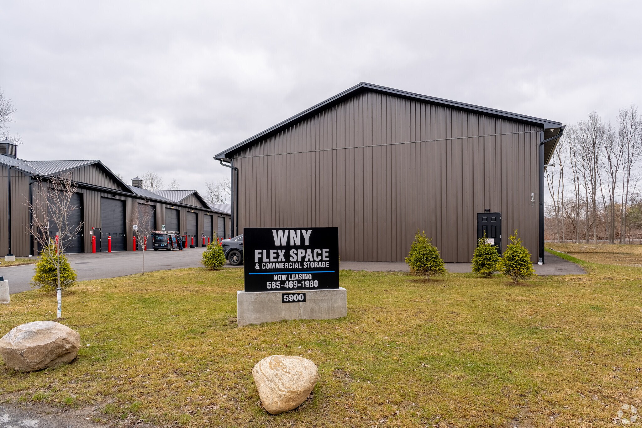 5900 Plastermill Rd, Farmington, NY à louer Photo principale– Image 1 sur 7