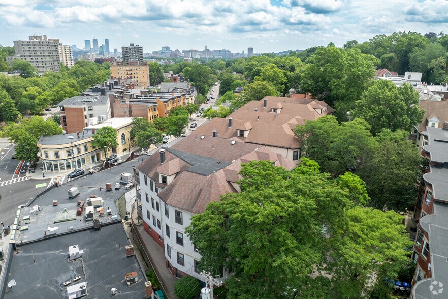 10-12 University Rd, Brookline, MA à vendre - Photo de l’immeuble – Image 2 sur 4