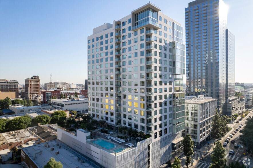 1050 S Grand Ave, Los Angeles, CA à louer - Photo de l’immeuble – Image 2 sur 8